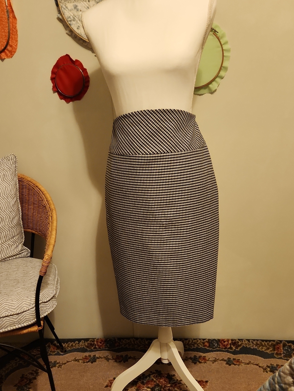 Express Black and White Houndstooth Pencil Skirt